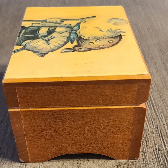 Music Box - Picture 5 of 10